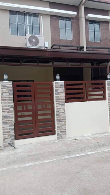 2 Bedroom Townhouse In Bacolod City Екстер'єр фото